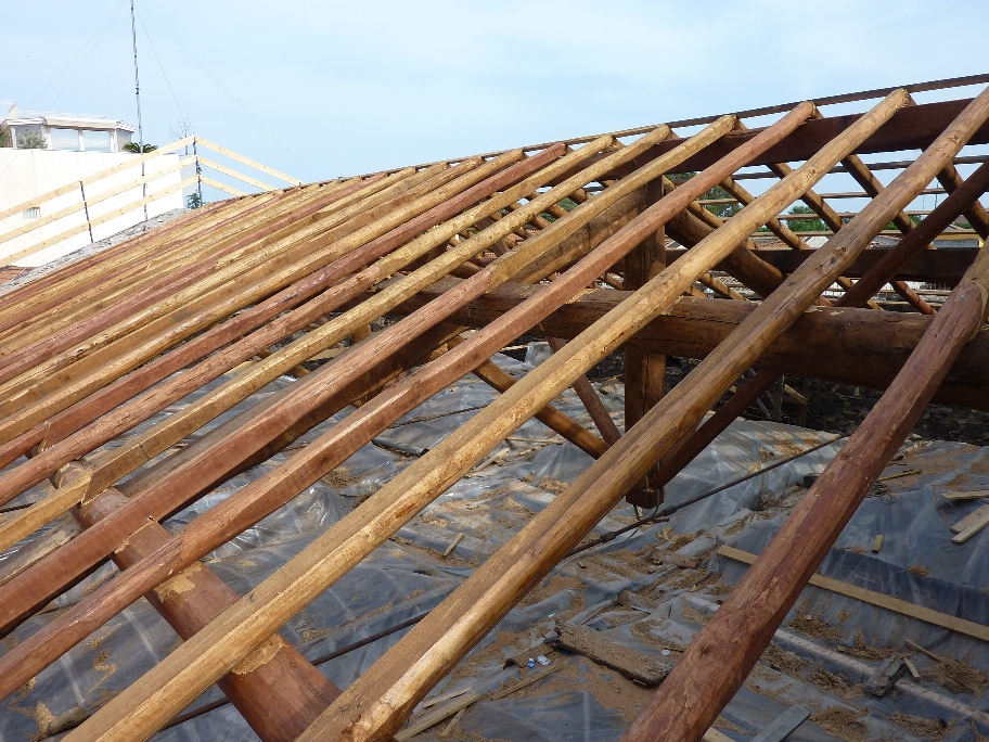 Struttura in legno castagno dell'Etna/Mount Etna Chestnut wood structure 