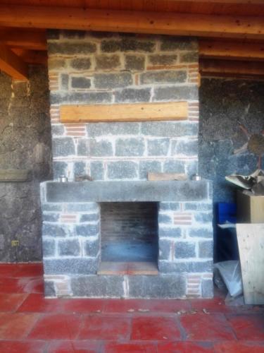 Camino in pietra lavica /legno/laterizi/Wooden fireplace lava stone masonry